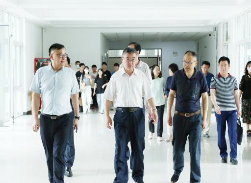 克服疫情对毕业生就业的不利影响