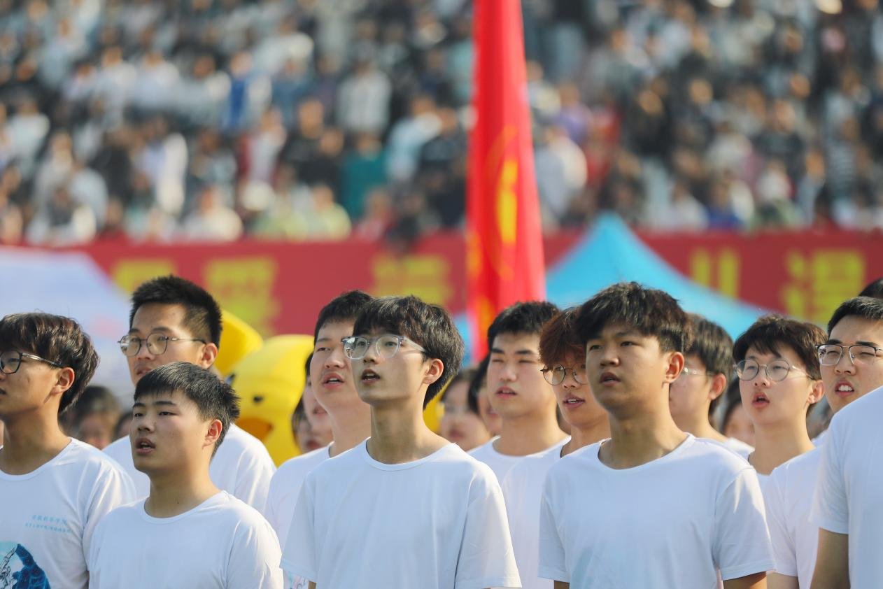常务副校长王丽